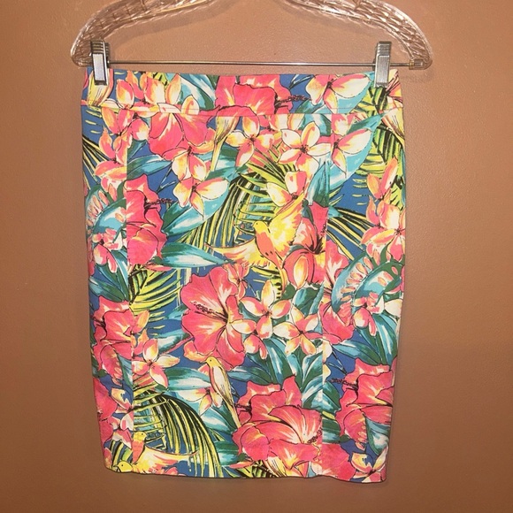 LOFT Dresses & Skirts - Ann Taylor Loft  Bird Floral Tropical Print Denim Pencil Skirt Size 4 NWOT